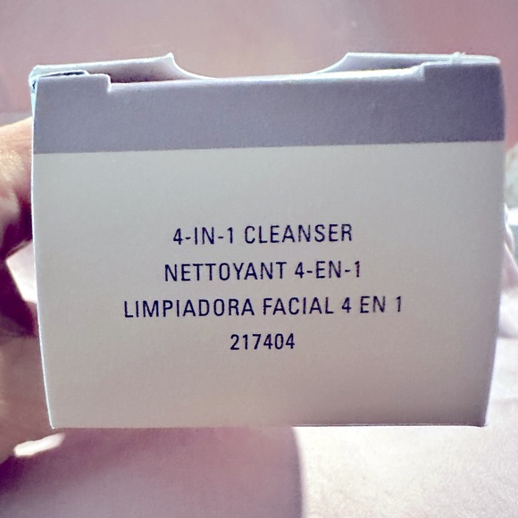 TimeWise® 4-in-1 Cleanser Combination/Oily - Picture 2 of 3